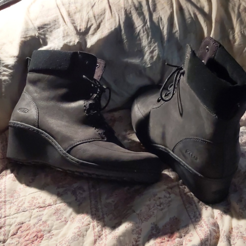 Keen Wedge Boots 41/10.5